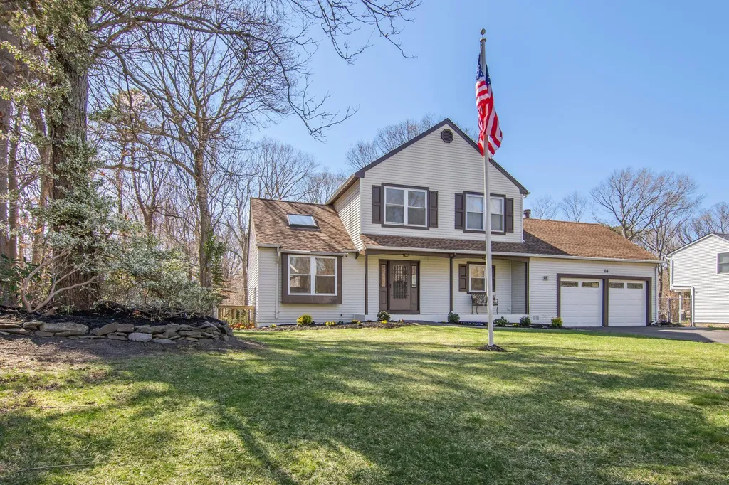 14 Samantha Drive Coram NY 11727