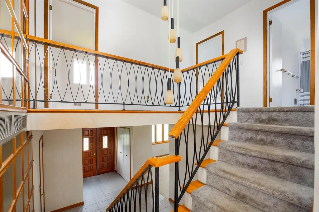 6 Scott Court Poughkeepsie NY 12601