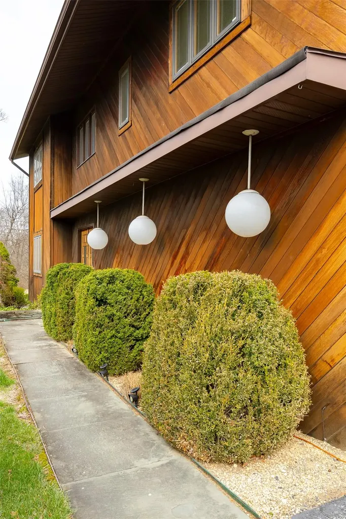 6 Scott Court Poughkeepsie NY 12601