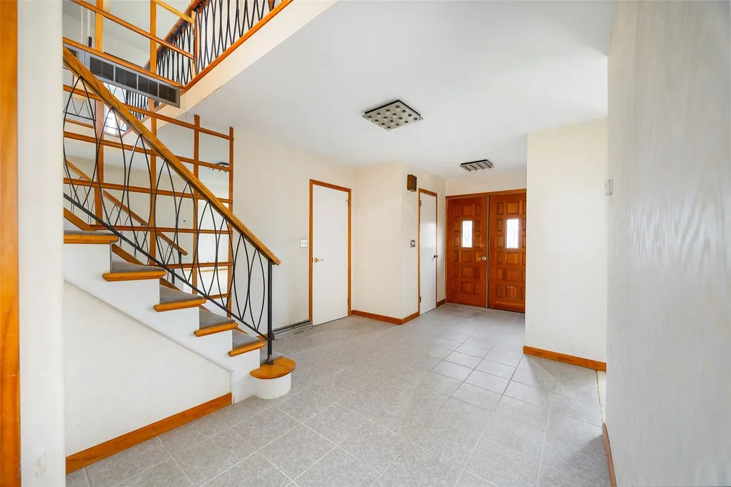 6 Scott Court Poughkeepsie NY 12601