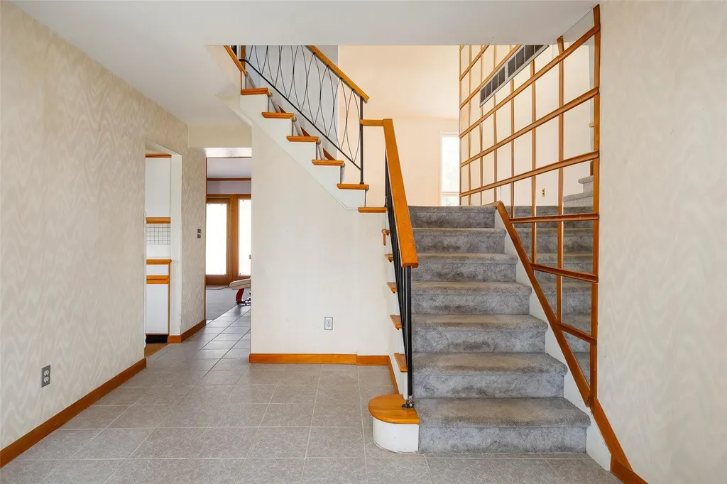 6 Scott Court Poughkeepsie NY 12601