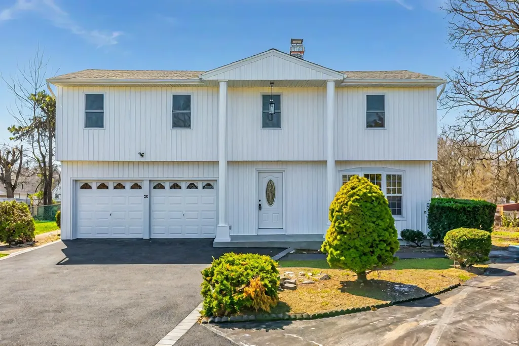 38 Melody Lane Babylon NY 11701