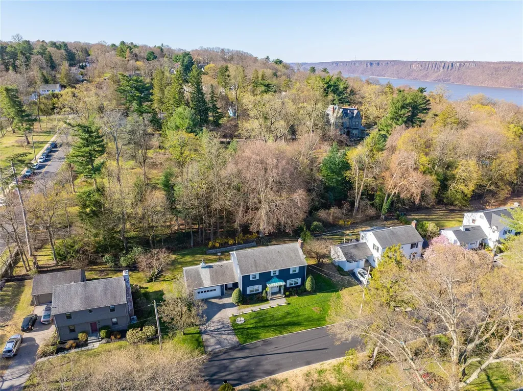 9 Brace Terrace Dobbs Ferry NY 10522