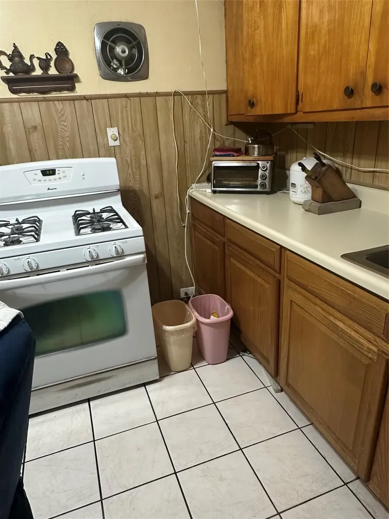 15844 77th Avenue Fresh Meadows NY 11366