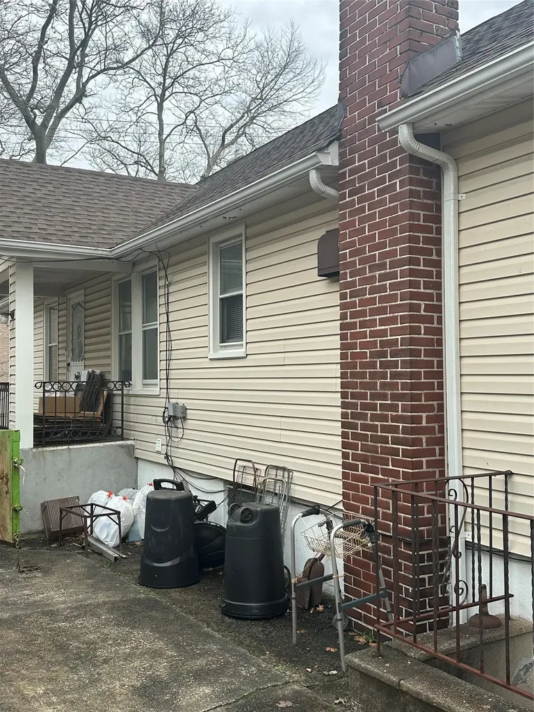 15844 77th Avenue Fresh Meadows NY 11366