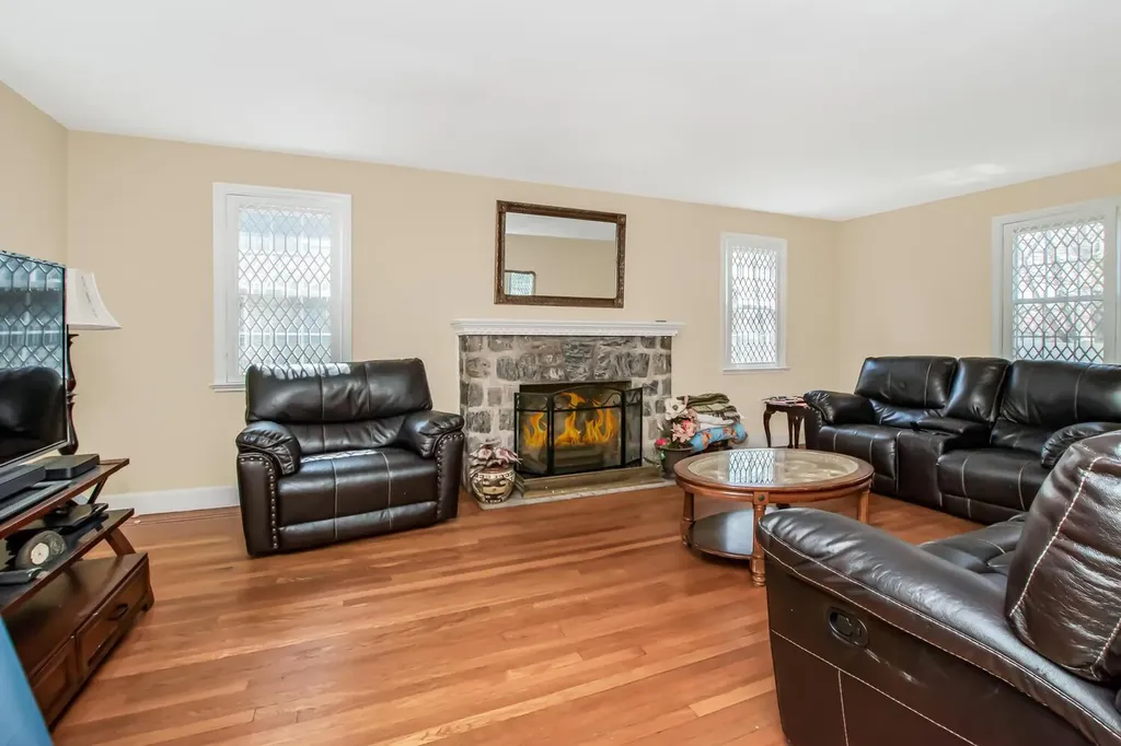 42 Cumberland Drive Yonkers NY 10704
