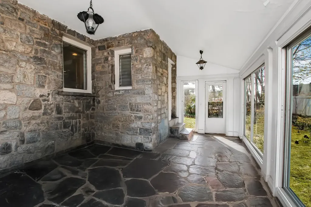 42 Cumberland Drive Yonkers NY 10704
