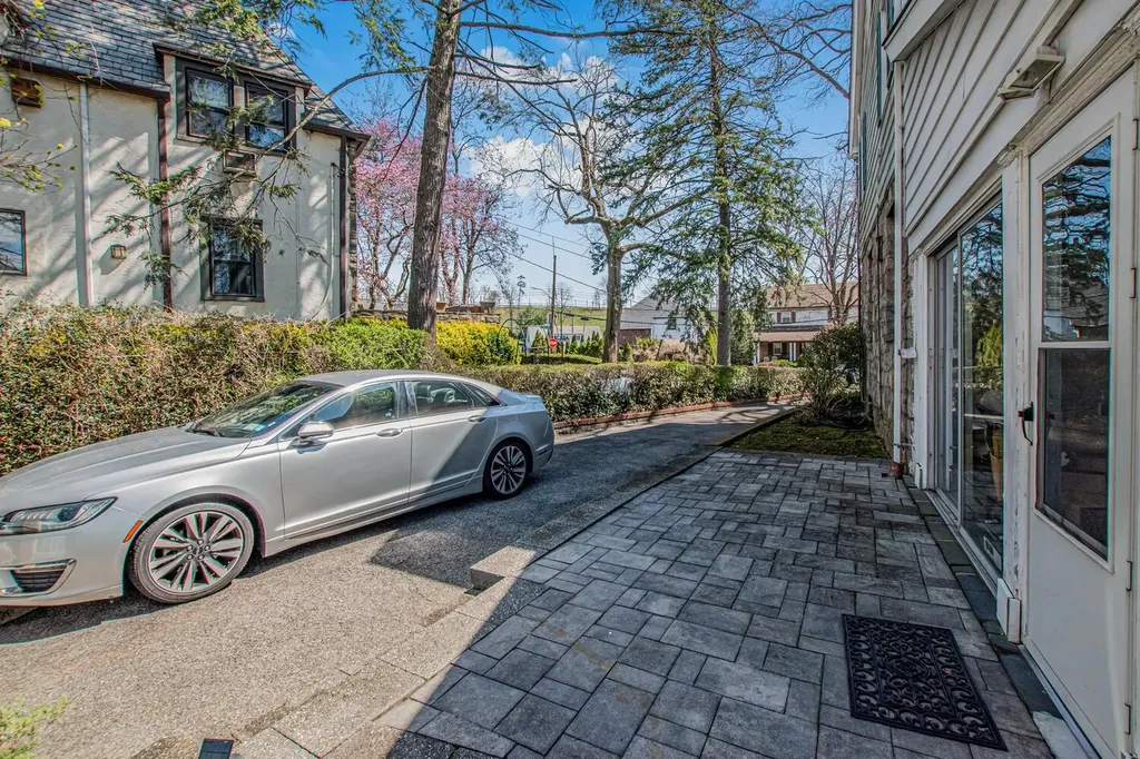42 Cumberland Drive Yonkers NY 10704