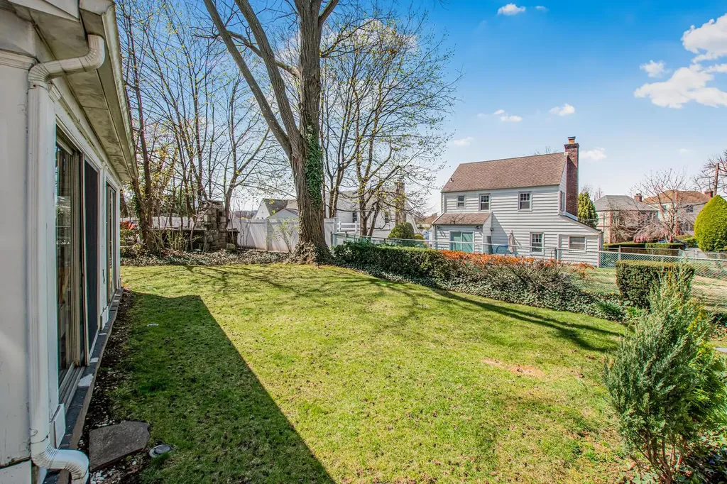 42 Cumberland Drive Yonkers NY 10704