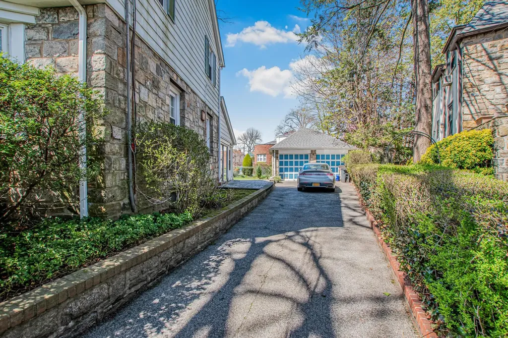 42 Cumberland Drive Yonkers NY 10704