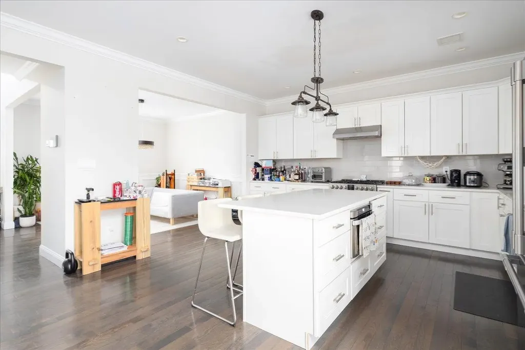 3258 Neptune Avenue Oceanside NY 11572