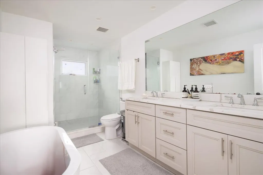 3258 Neptune Avenue Oceanside NY 11572