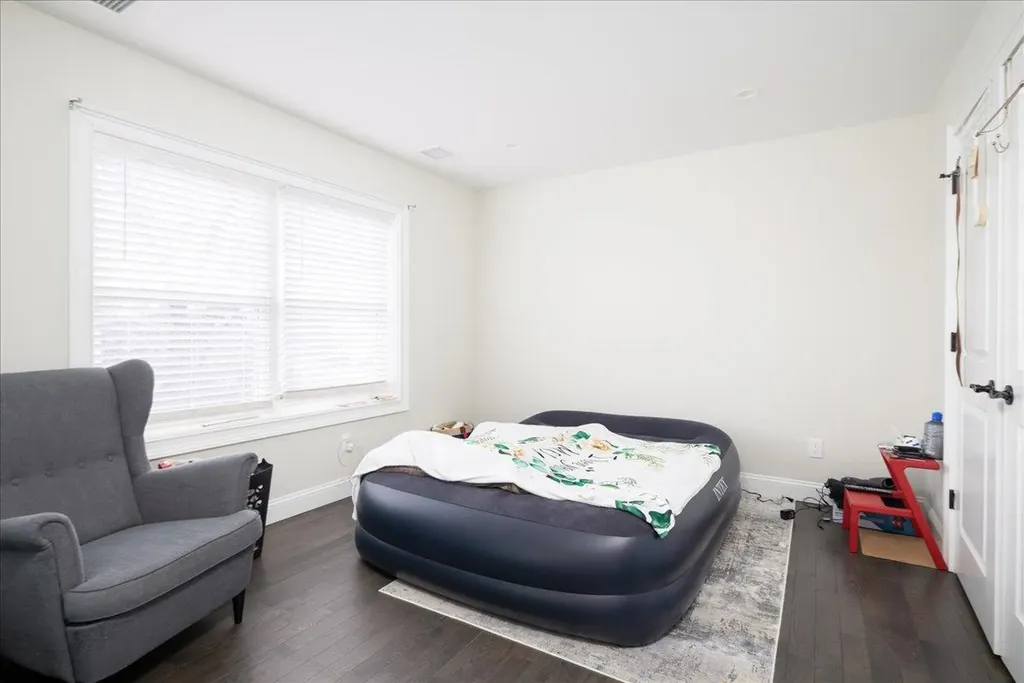 3258 Neptune Avenue Oceanside NY 11572