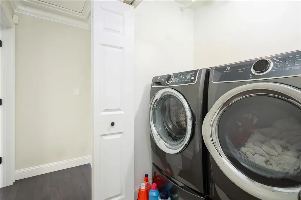 3258 Neptune Avenue Oceanside NY 11572