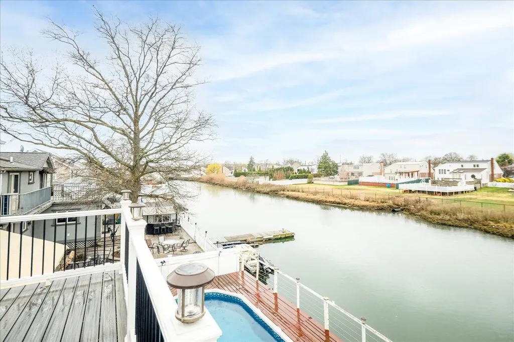 3258 Neptune Avenue Oceanside NY 11572