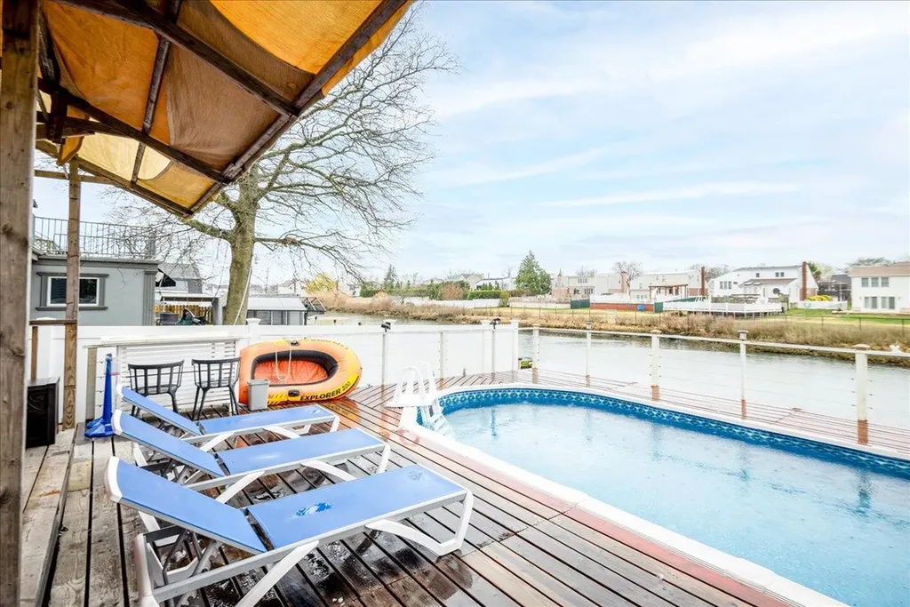 3258 Neptune Avenue Oceanside NY 11572