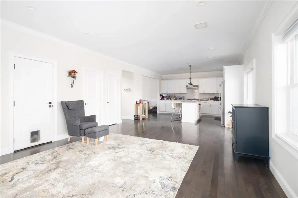 3258 Neptune Avenue Oceanside NY 11572