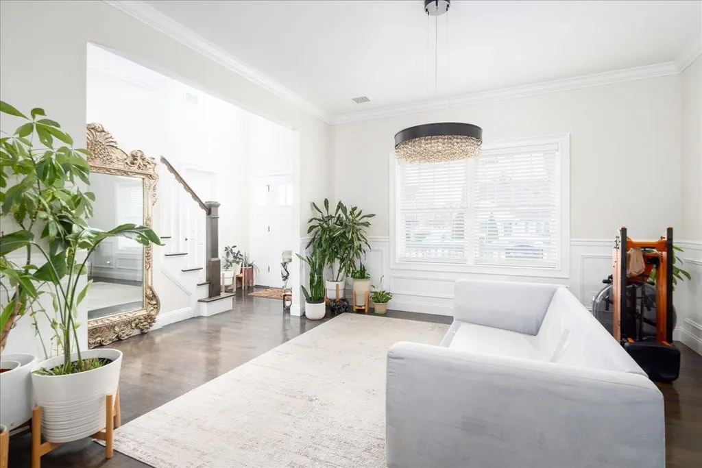 3258 Neptune Avenue Oceanside NY 11572