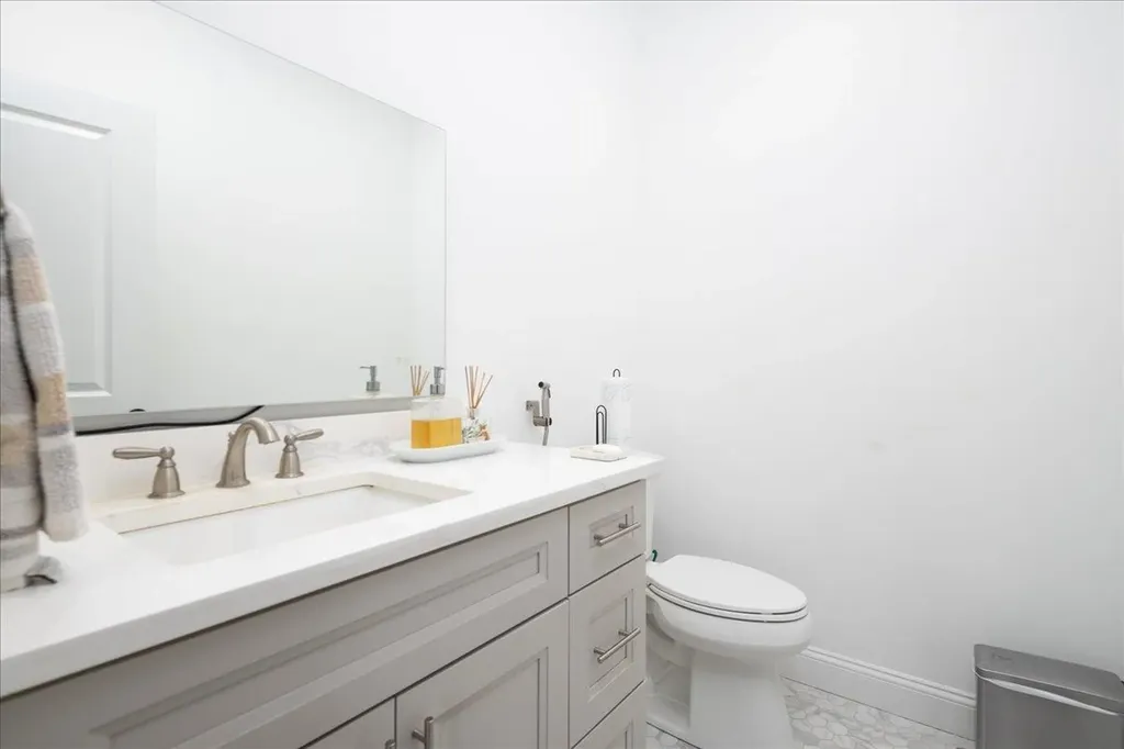3258 Neptune Avenue Oceanside NY 11572