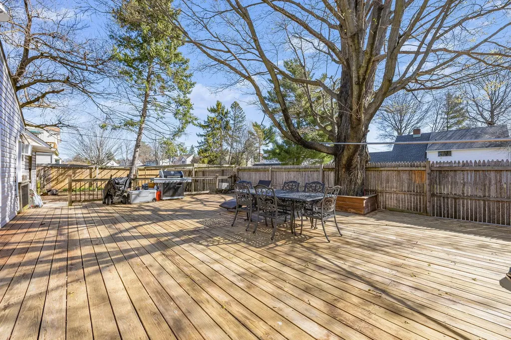 327 Acre Lane Hicksville NY 11801