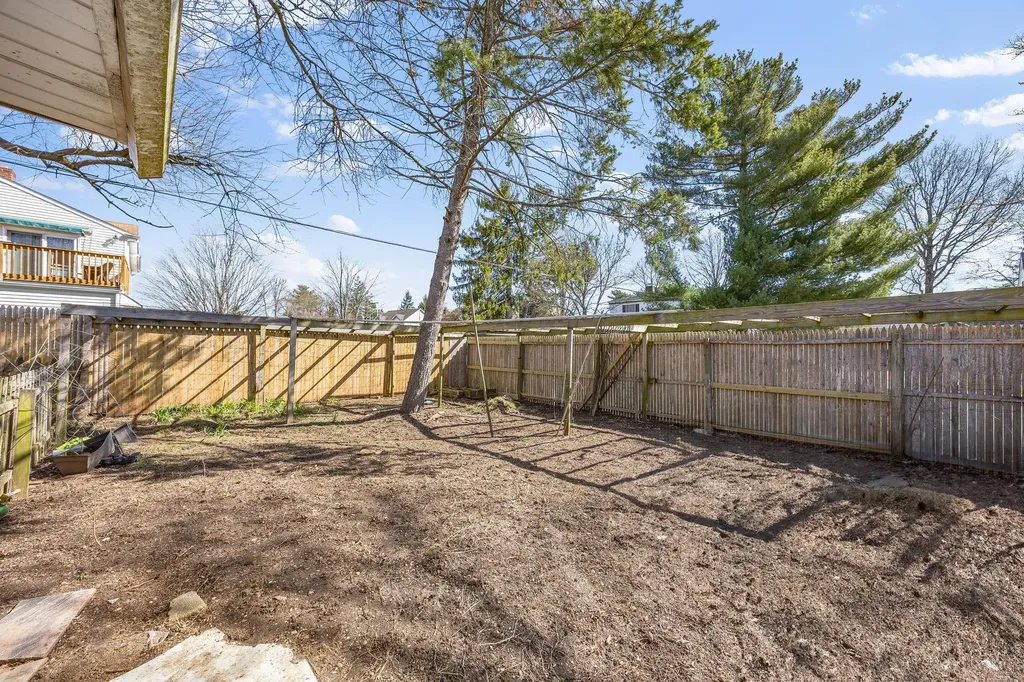 327 Acre Lane Hicksville NY 11801