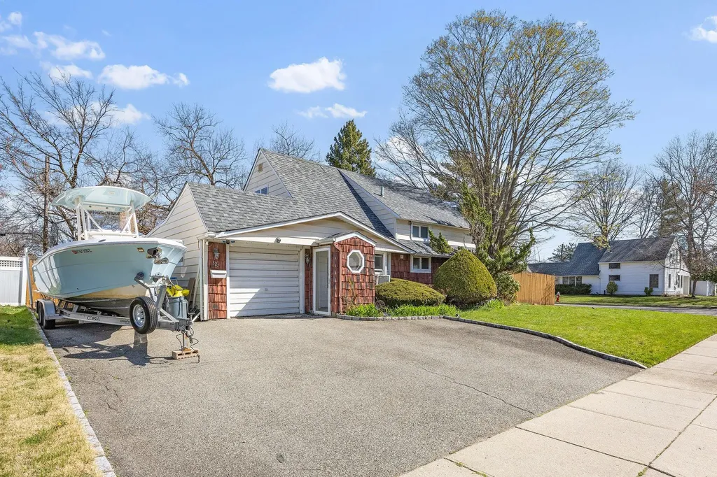 327 Acre Lane Hicksville NY 11801