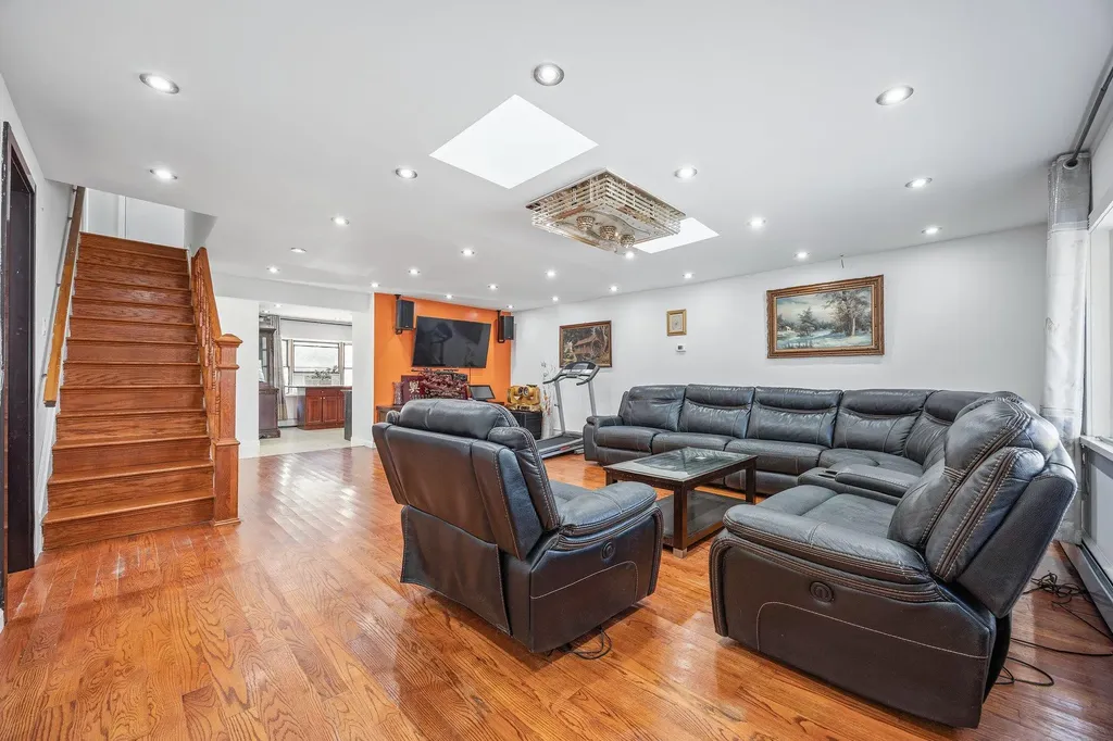 327 Acre Lane Hicksville NY 11801