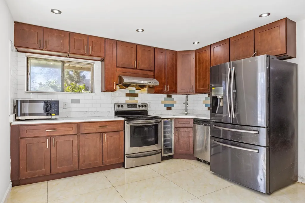 327 Acre Lane Hicksville NY 11801