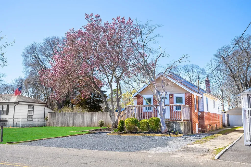 100 S Evergreen Drive Selden NY 11784