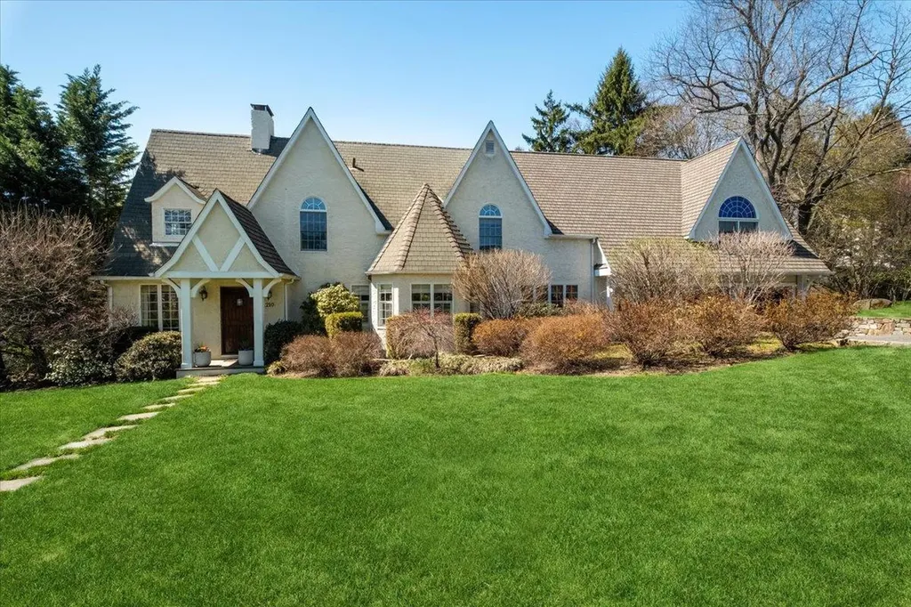 210 Clayton Road Scarsdale NY 10583