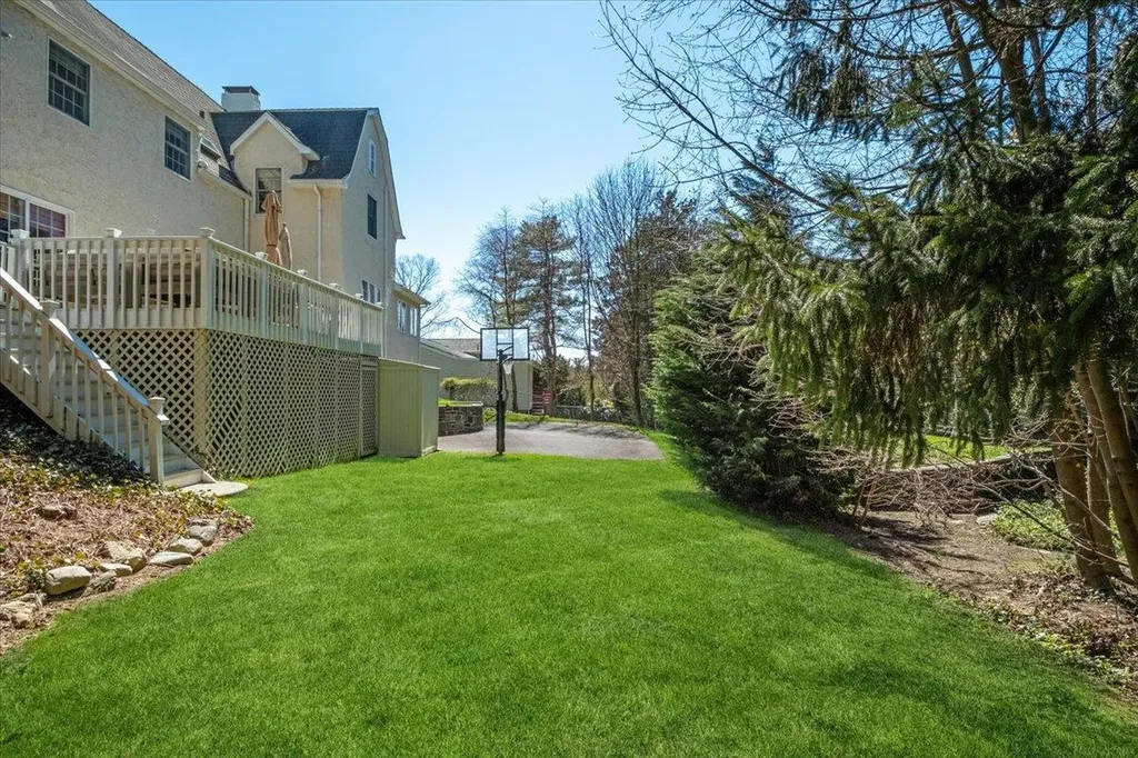 210 Clayton Road Scarsdale NY 10583
