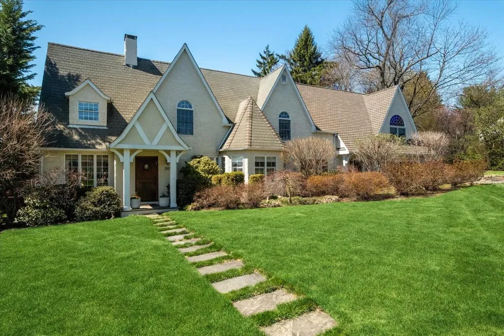 210 Clayton Road Scarsdale NY 10583