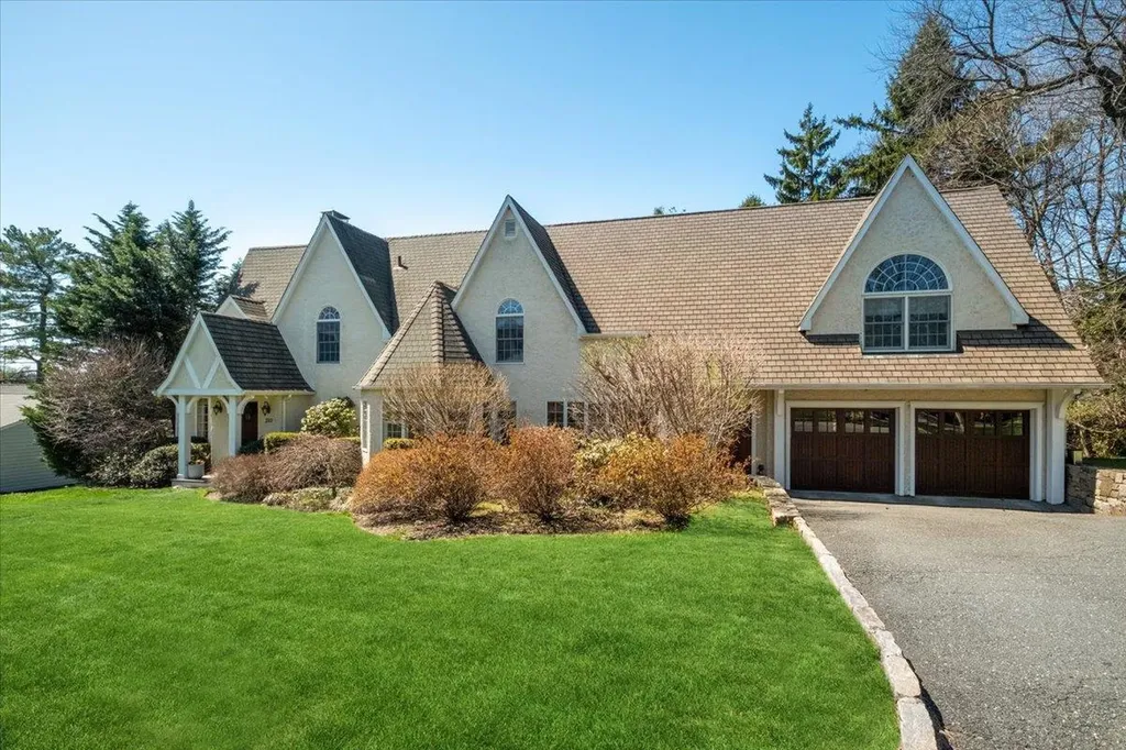 210 Clayton Road Scarsdale NY 10583