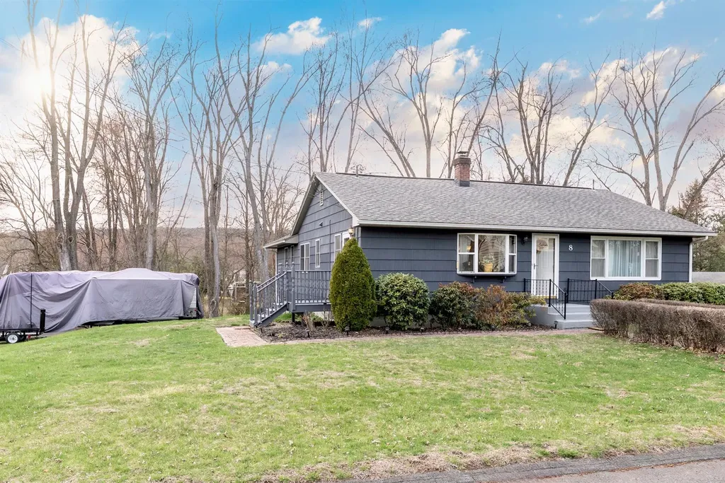 8 Vans Terrace Lake Katrine NY 12449