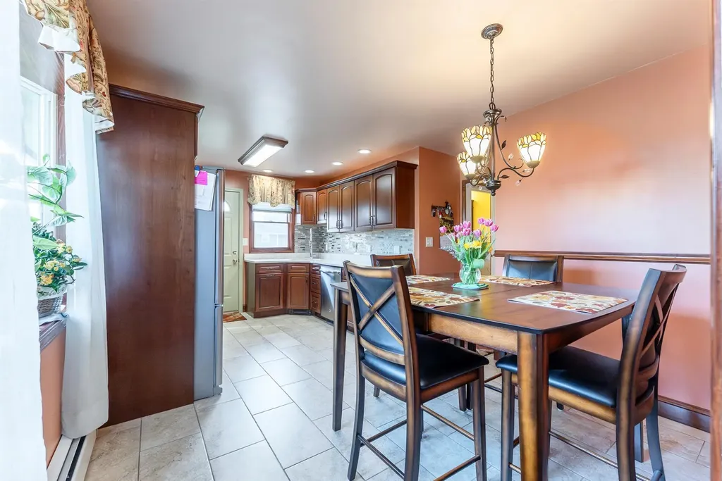 8 Vans Terrace Lake Katrine NY 12449