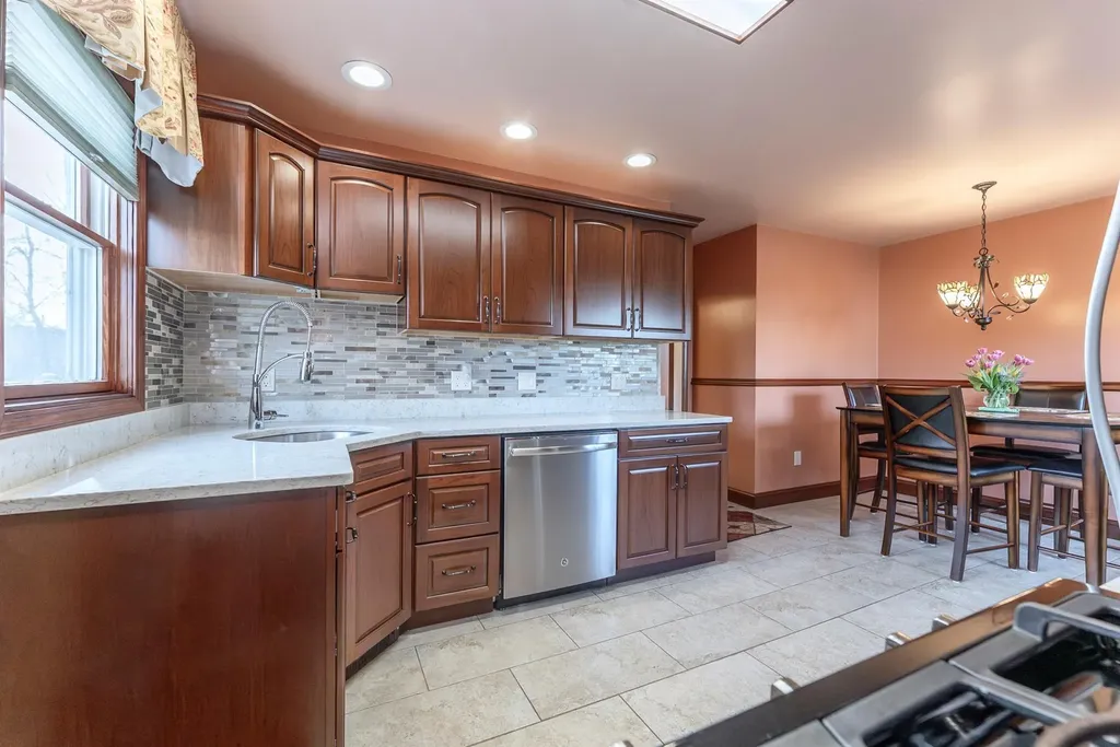 8 Vans Terrace Lake Katrine NY 12449