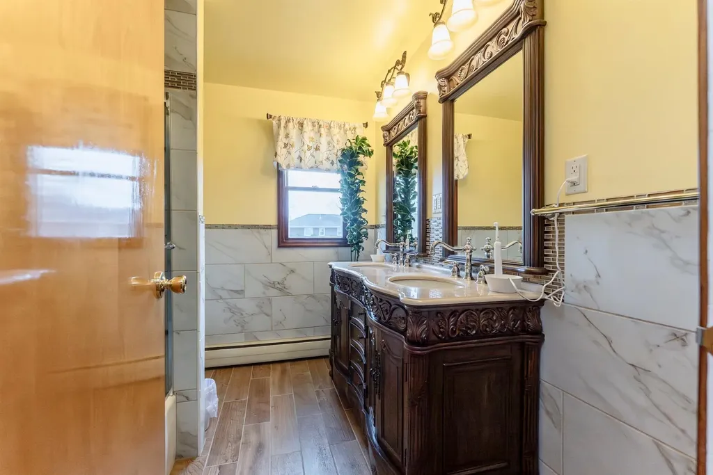 8 Vans Terrace Lake Katrine NY 12449
