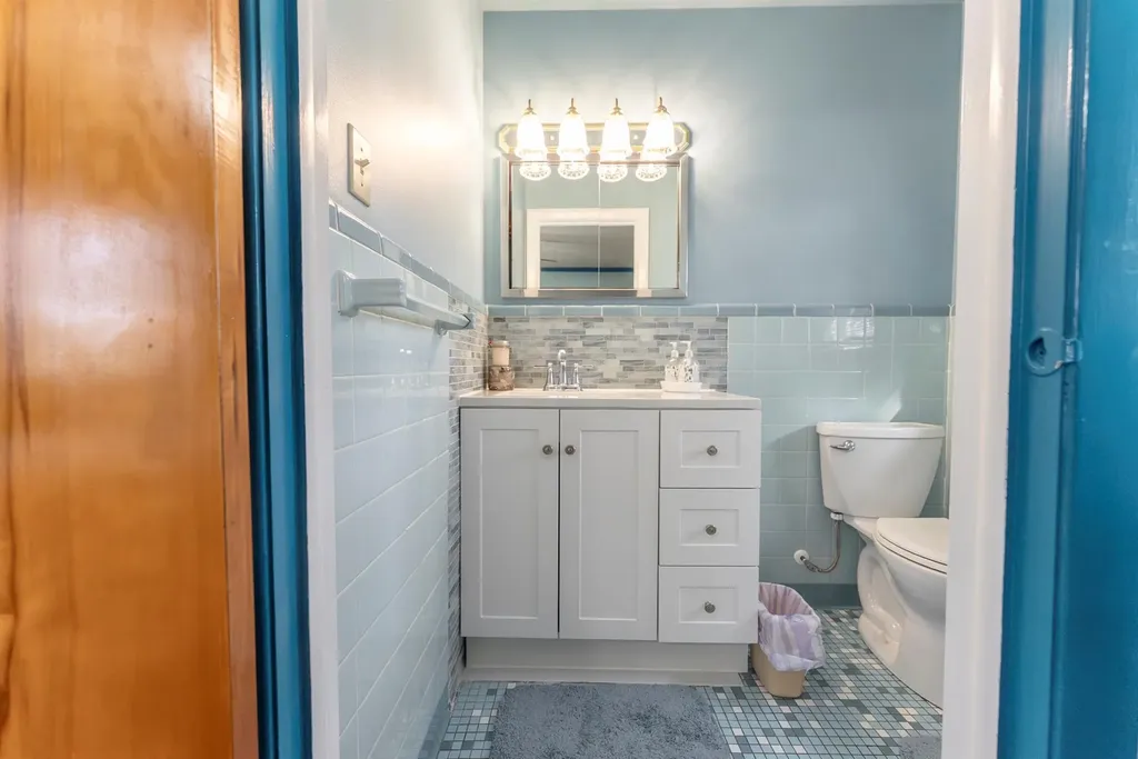 8 Vans Terrace Lake Katrine NY 12449