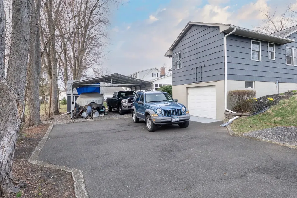 8 Vans Terrace Lake Katrine NY 12449