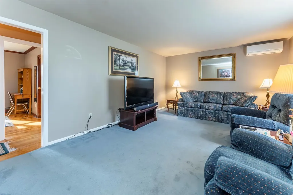 8 Vans Terrace Lake Katrine NY 12449