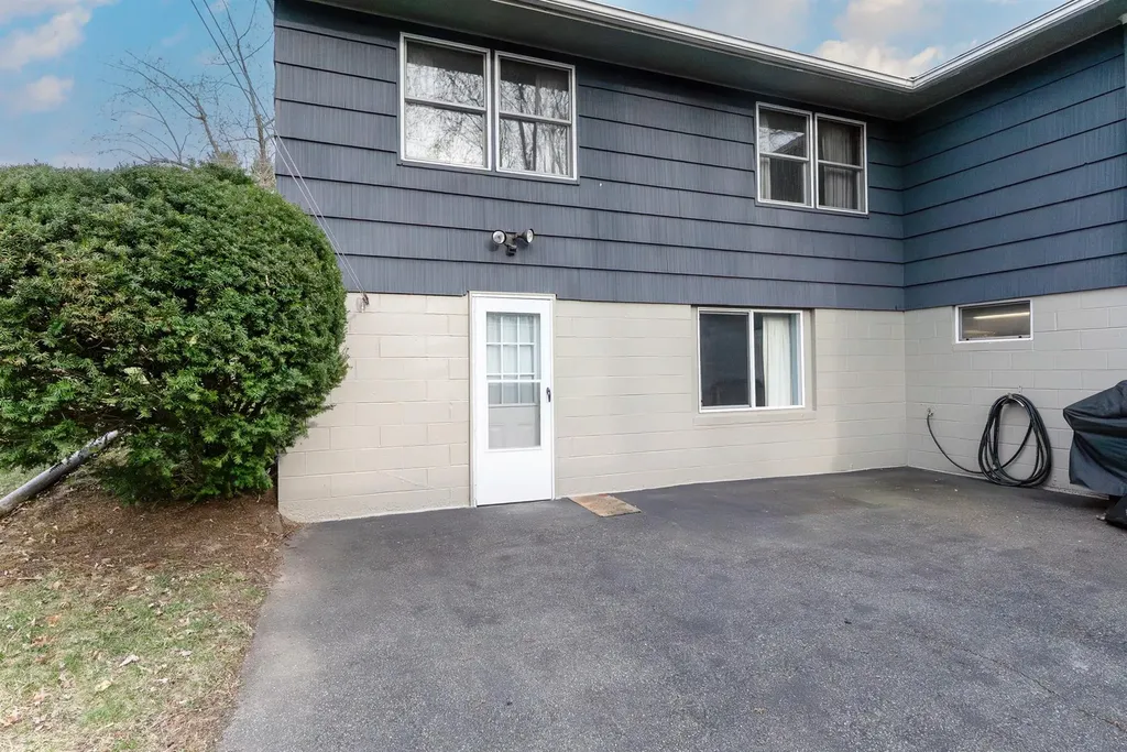 8 Vans Terrace Lake Katrine NY 12449