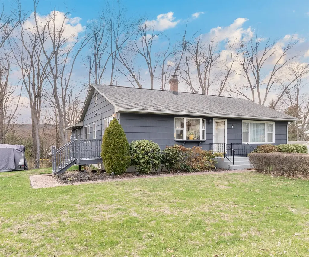 8 Vans Terrace Lake Katrine NY 12449