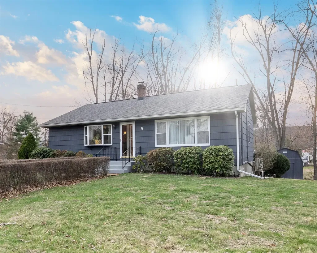 8 Vans Terrace Lake Katrine NY 12449
