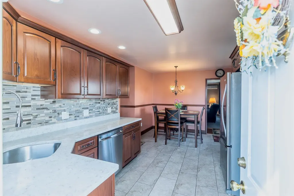 8 Vans Terrace Lake Katrine NY 12449