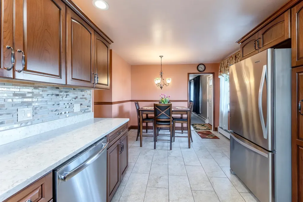 8 Vans Terrace Lake Katrine NY 12449