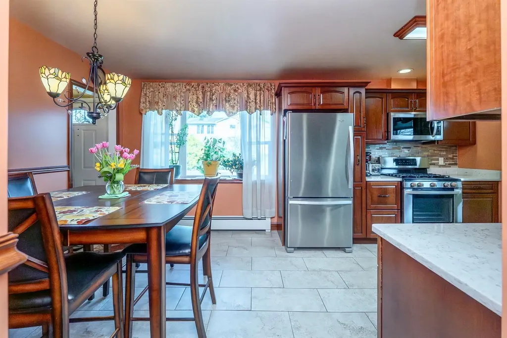 8 Vans Terrace Lake Katrine NY 12449