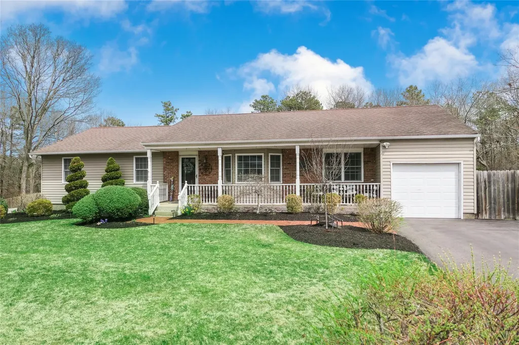 9 W Woodside Court Patchogue NY 11772