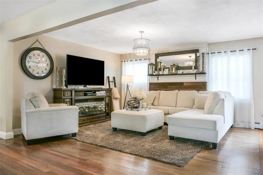 9 W Woodside Court Patchogue NY 11772