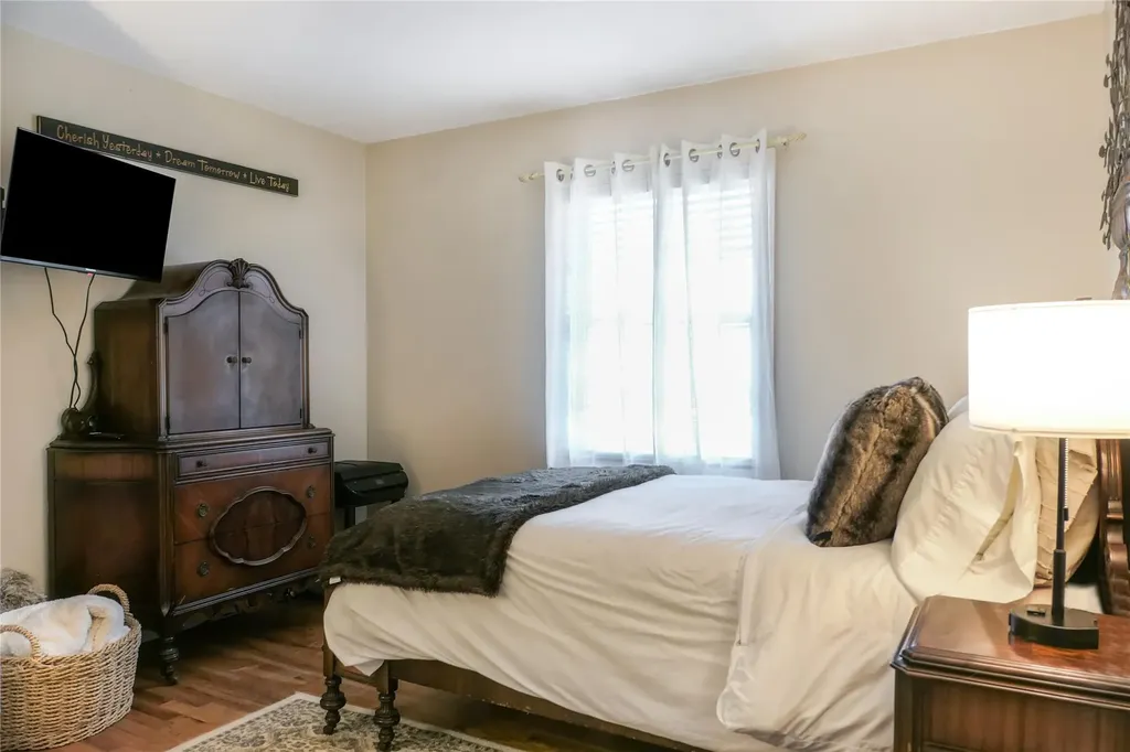 9 W Woodside Court Patchogue NY 11772