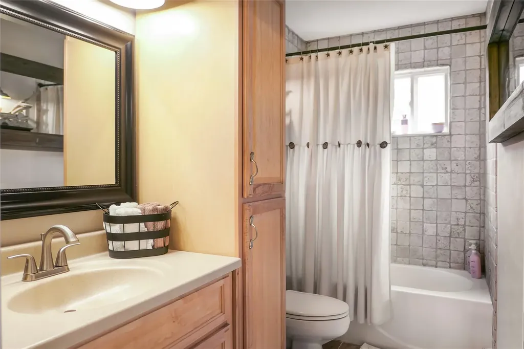 9 W Woodside Court Patchogue NY 11772